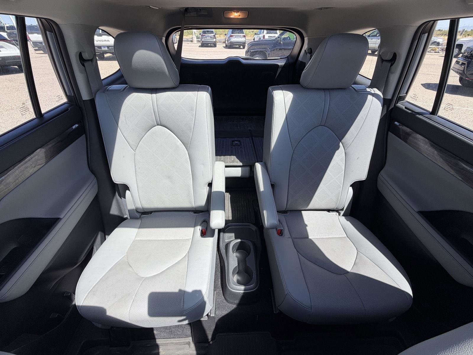 Used 2021 Toyota Highlander Platinum AWD/4WD image 26