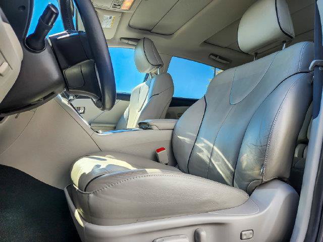 Used 2013 Toyota Venza XLE w/ XLE Premium Pkg AWD/4WD image 6