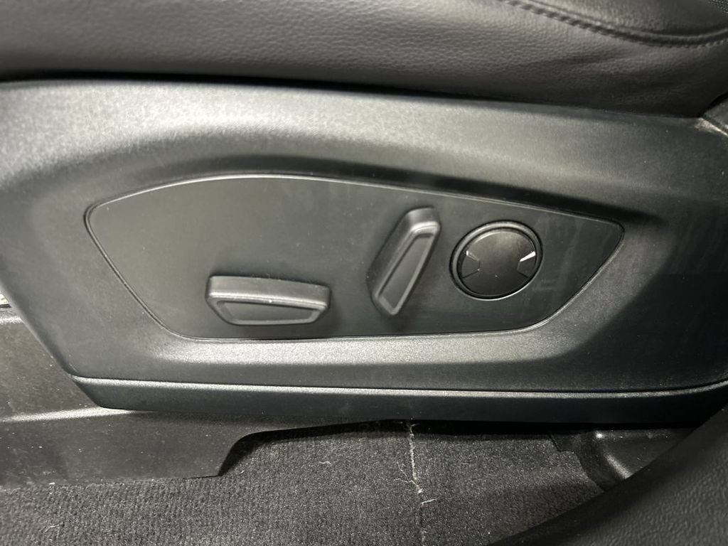 Used 2022 Ford Explorer Limited w/ Equipment Group 301A AWD/4WD image 10