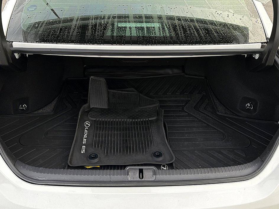 Used 2022 Lexus ES 300h w/ Premium Package image 25