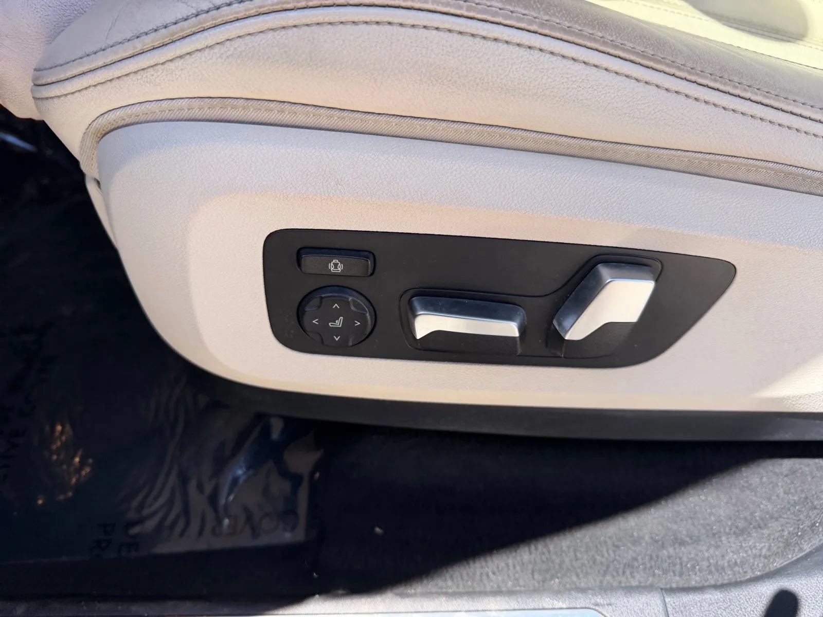 Used 2019 BMW X5 xDrive40i w/ M Sport Package AWD/4WD image 17