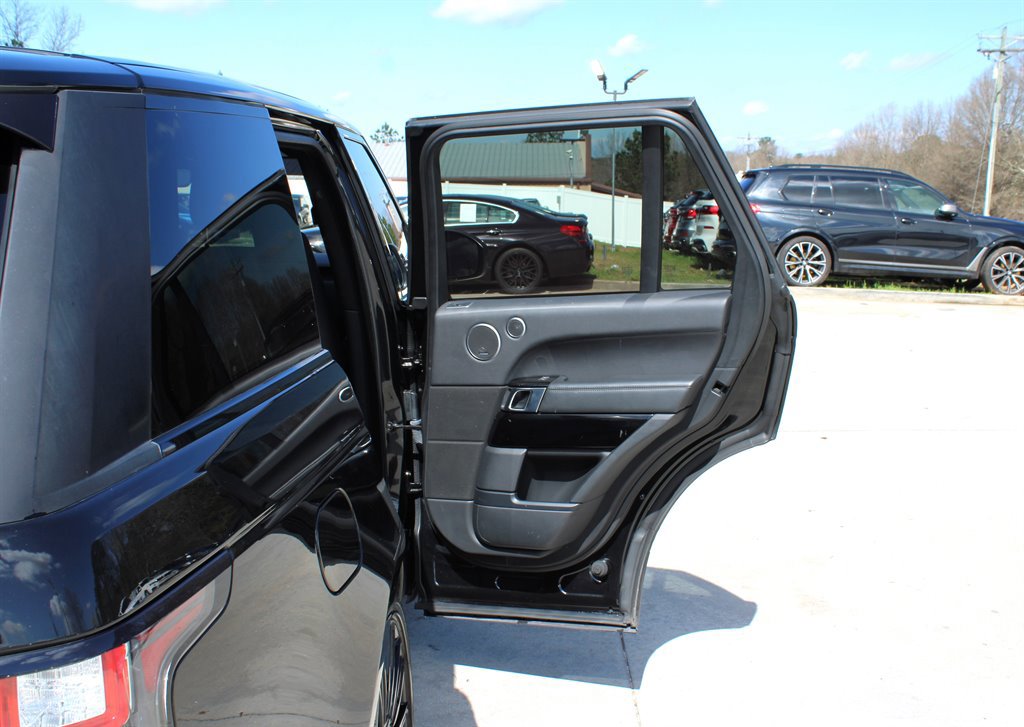 Used 2017 Land Rover Range Rover HSE image 42
