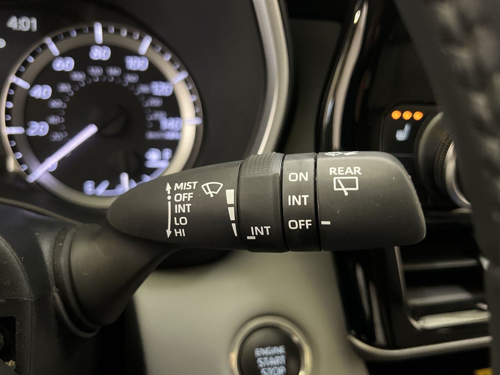 Used 2024 Toyota Highlander XLE AWD/4WD image 36
