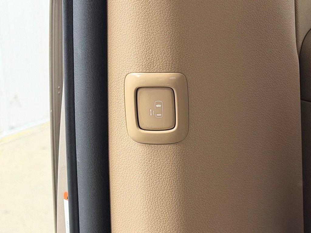 Used 2017 Kia Sedona LX FWD image 22