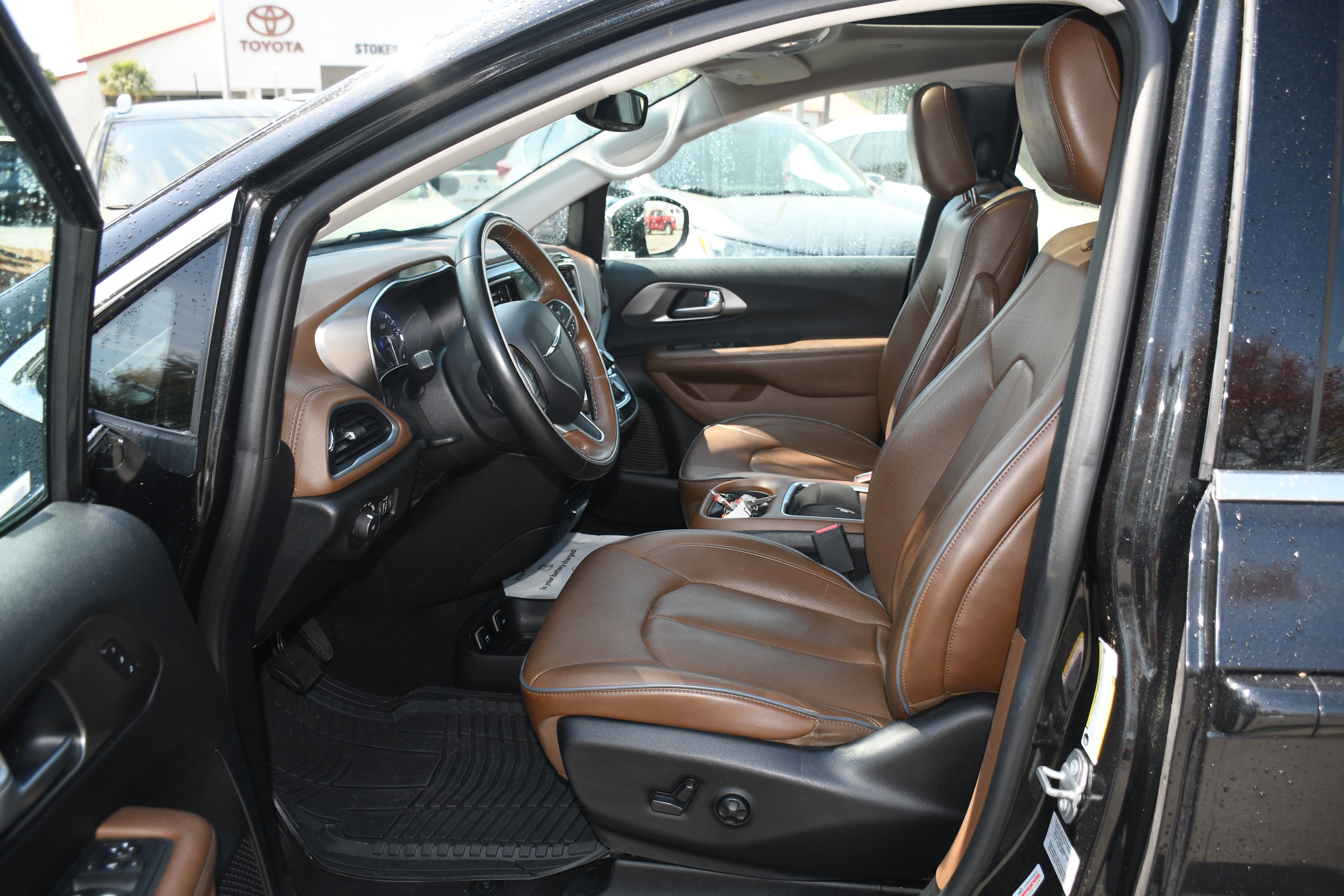 Used 2017 Chrysler Pacifica Limited w/ UConnect Theater Package image 8