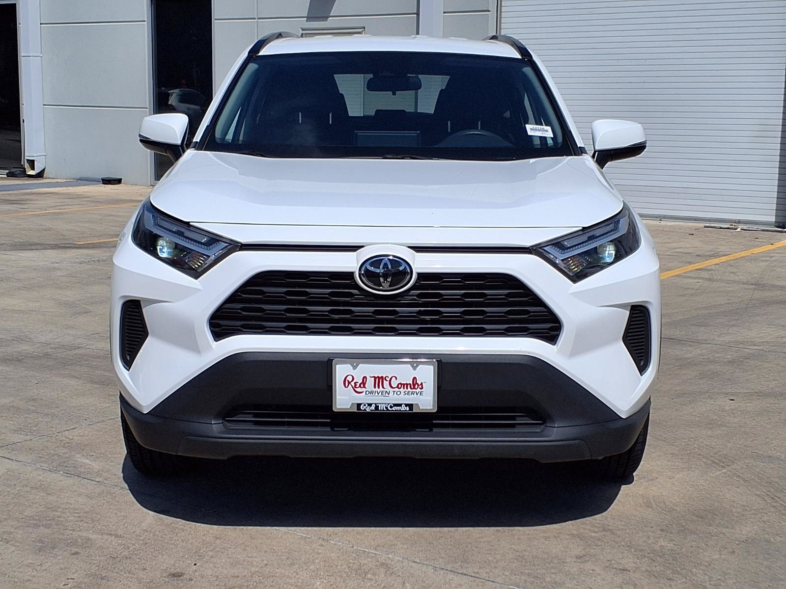Used 2025 Toyota RAV4 XLE AWD/4WD image 2