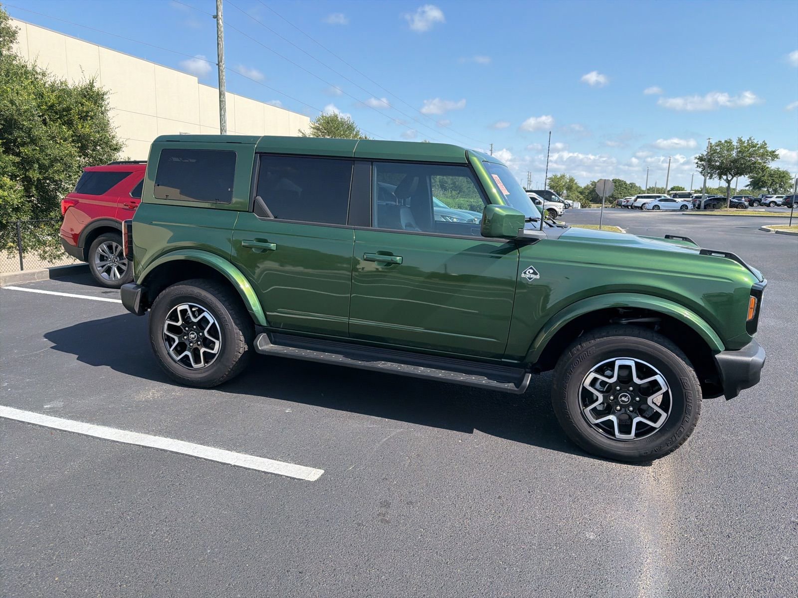 Used 2025 Ford Bronco Outer Banks AWD/4WD image 2