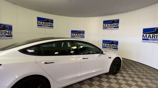 Used 2023 Tesla Model 3 Standard Range image 2