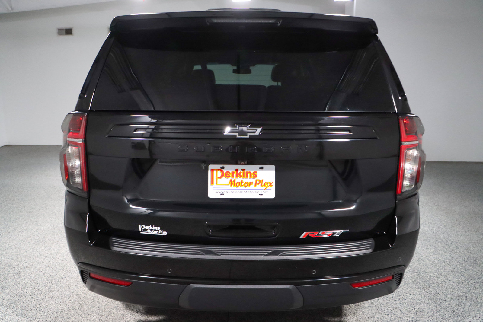 Used 2024 Chevrolet Suburban RST w/ Luxury Package AWD/4WD image 8