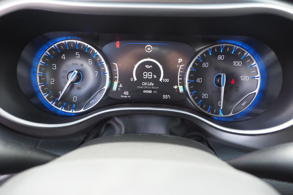 Used 2024 Chrysler Pacifica Touring-L FWD image 26