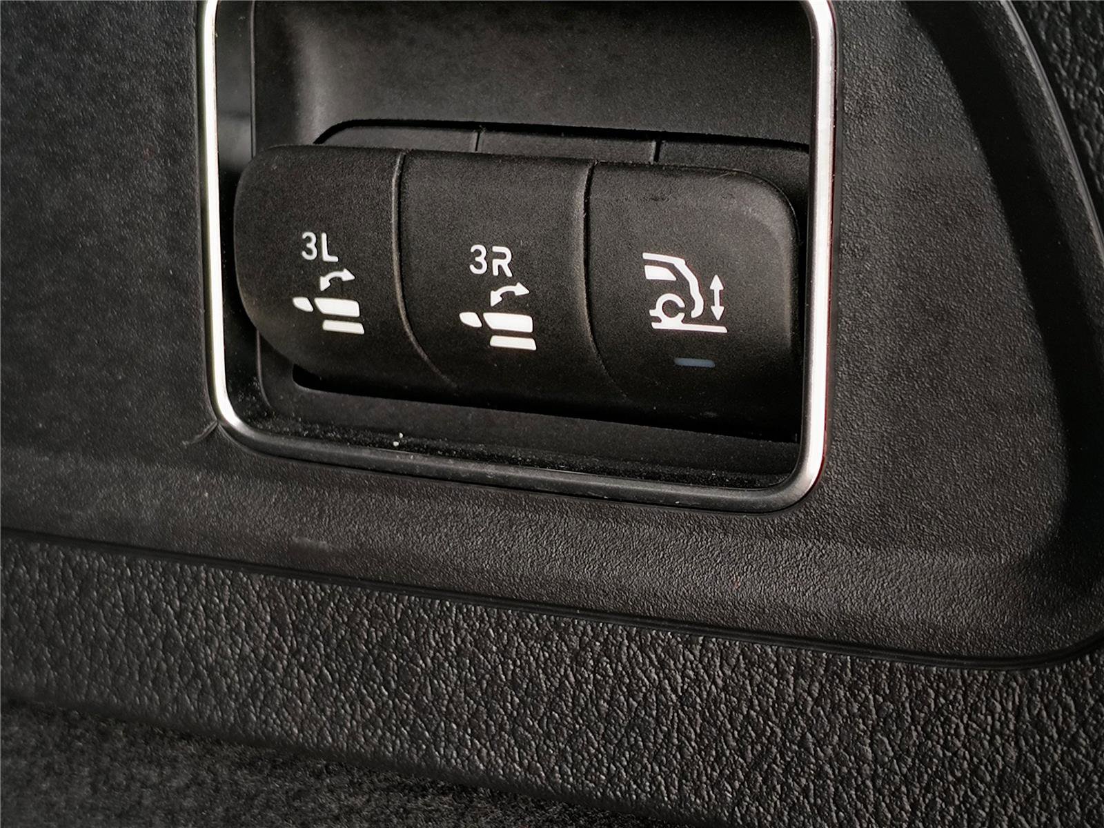 Used 2025 Mercedes-Benz GLS 450 4MATIC image 8