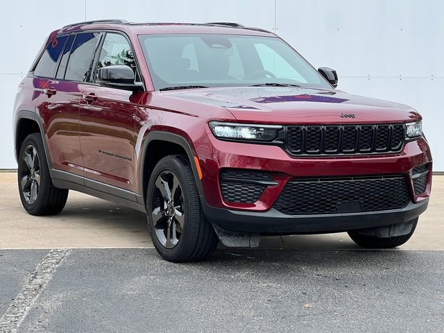 Used 2023 Jeep Grand Cherokee Altitude image 1