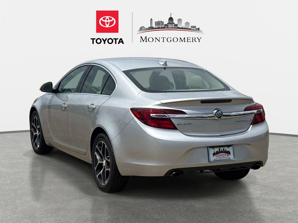 Used 2017 Buick Regal Sport Touring FWD image 5