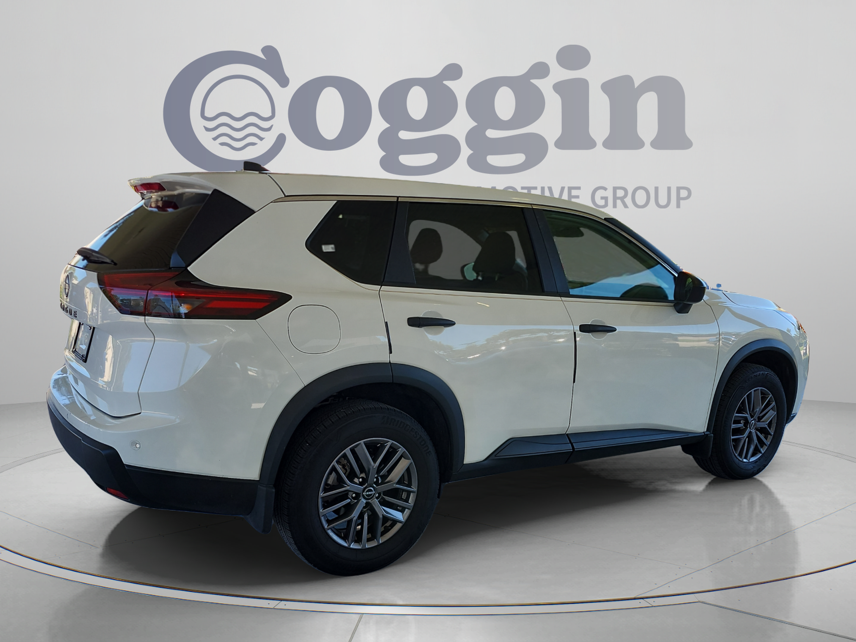 Used 2024 Nissan Rogue S FWD image 5