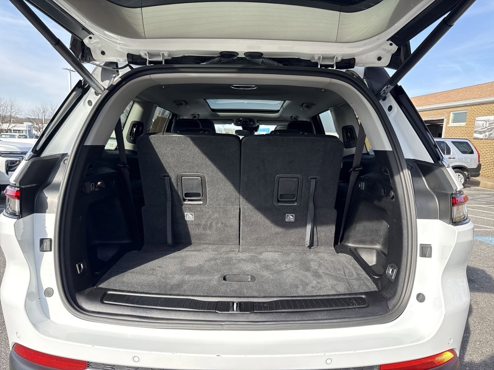 Used 2023 Jeep Grand Cherokee L Limited image 23