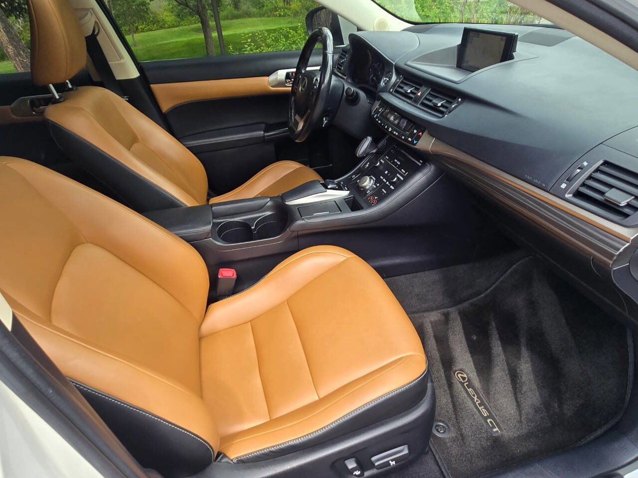 Used 2015 Lexus CT 200h w/ Navigation Package FWD image 16