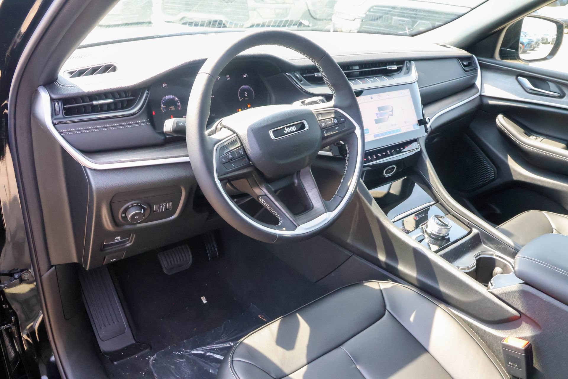 New 2027 Jeep Grand Cherokee Limited AWD/4WD image 3