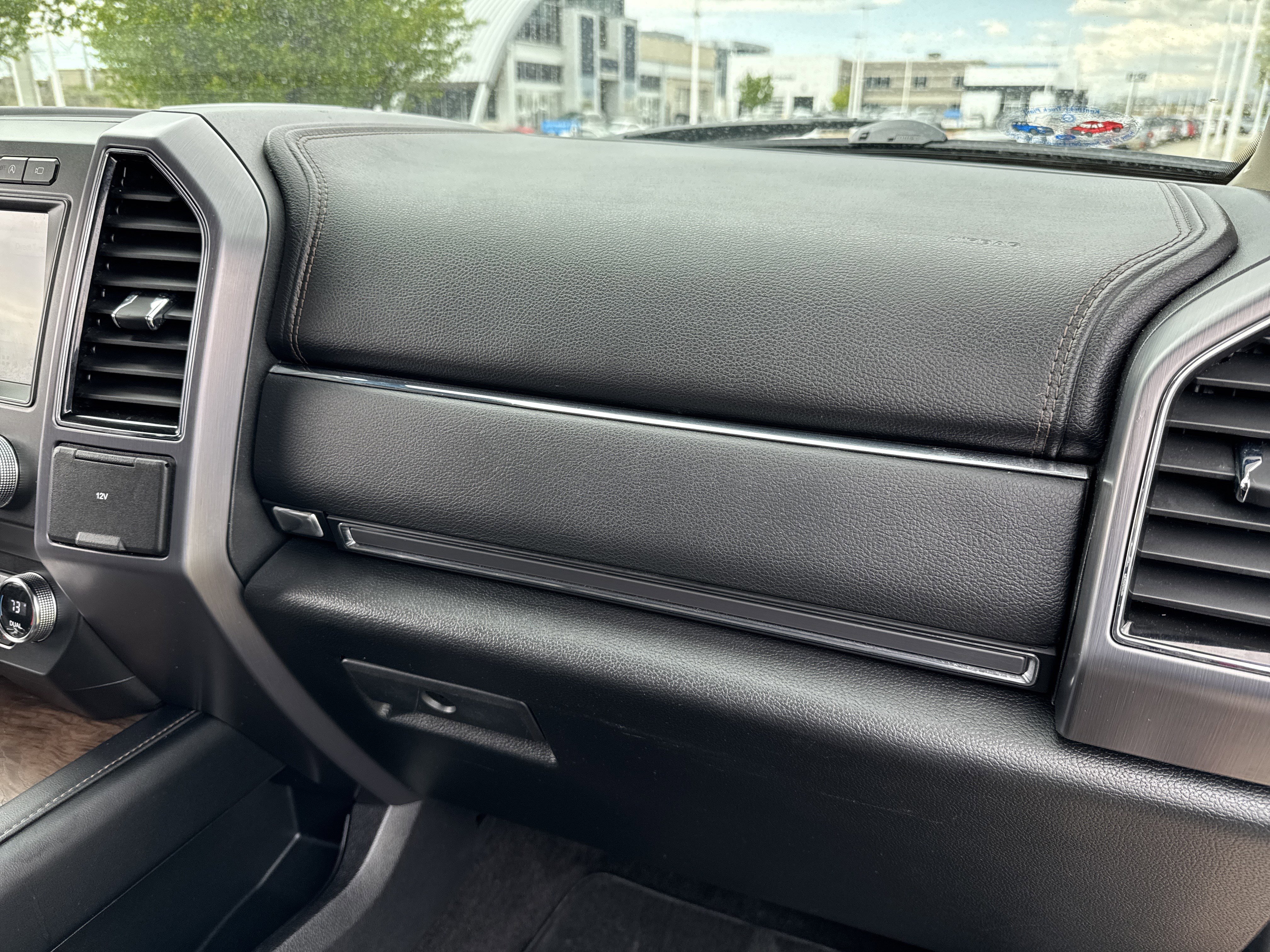 Used 2019 Ford Expedition Platinum AWD/4WD image 14