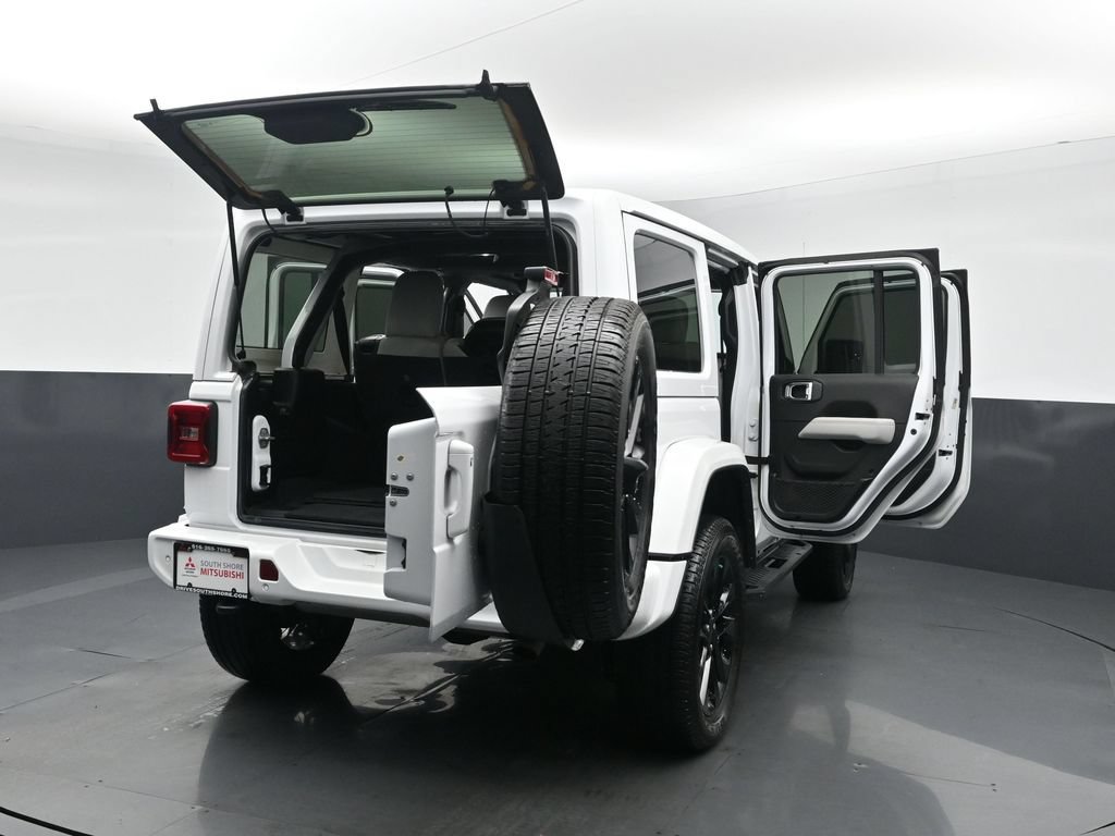Used 2022 Jeep Wrangler Unlimited Sahara AWD/4WD image 32