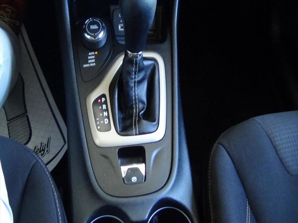 Used 2015 Jeep Cherokee Latitude w/ Comfort/Convenience Group image 21