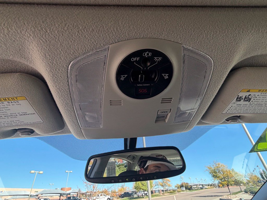 Used 2012 Toyota Prius Four w/ Deluxe Solar Roof Pkg FWD image 22