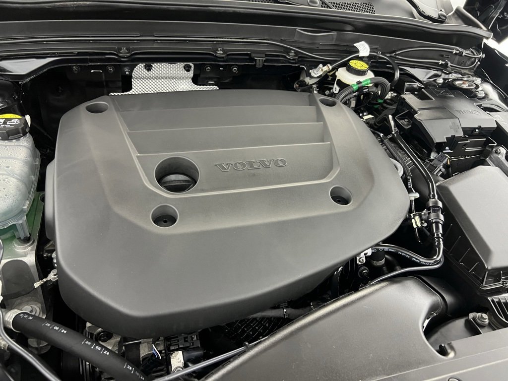 Used 2025 Volvo XC40 B5 Plus image 46