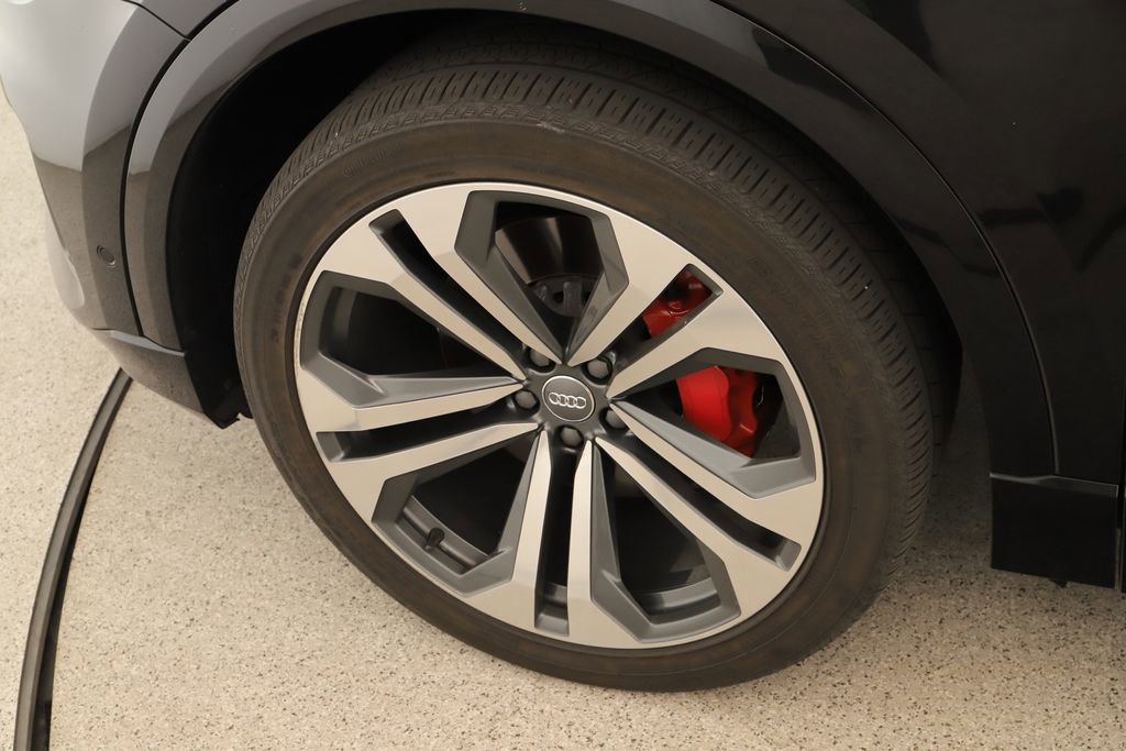 Used 2019 Audi Q8 Premium Plus w/ Premium Plus AWD/4WD image 37
