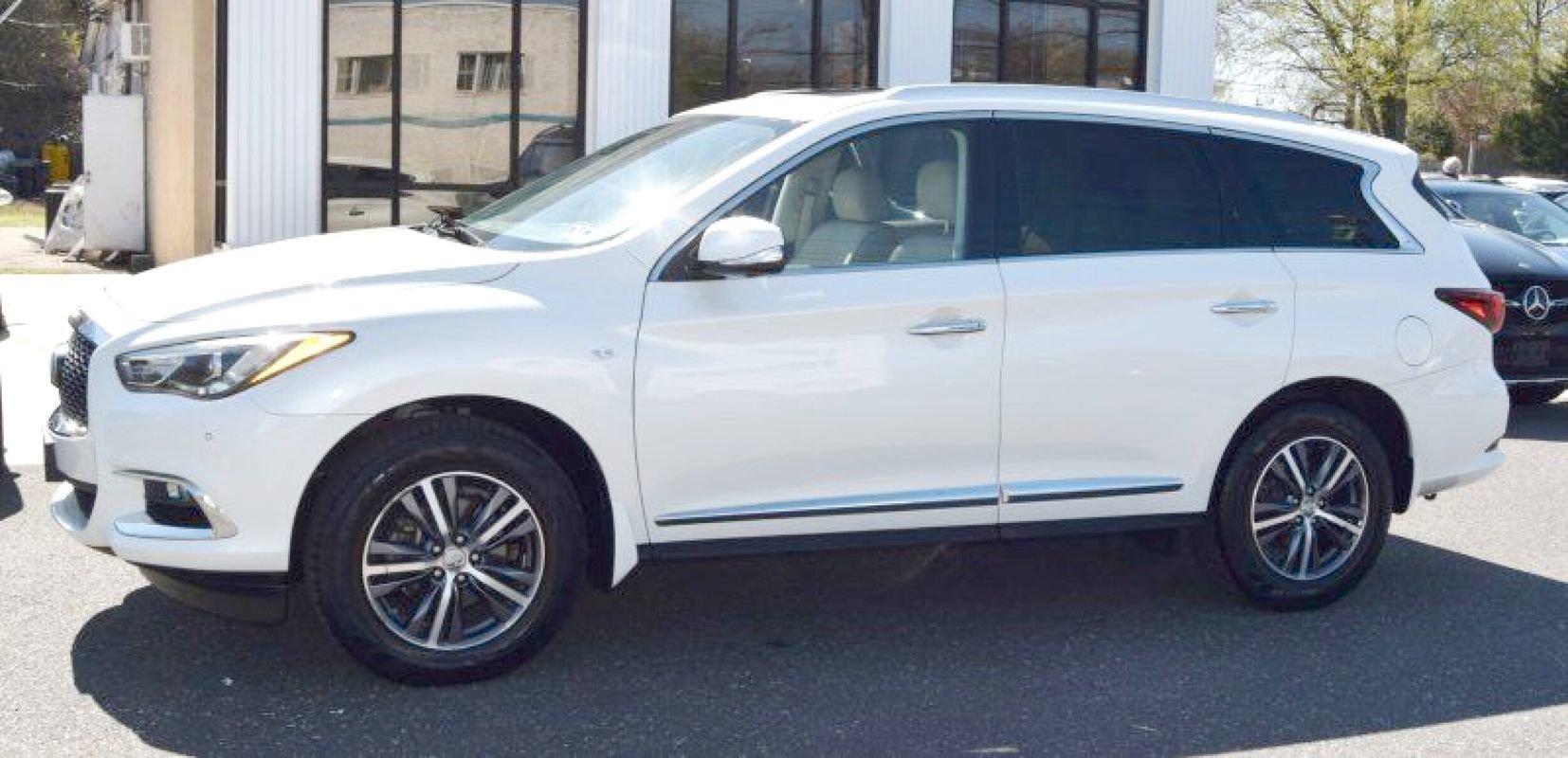 Used 2019 INFINITI QX60 Luxe w/ Essential Package AWD/4WD image 7