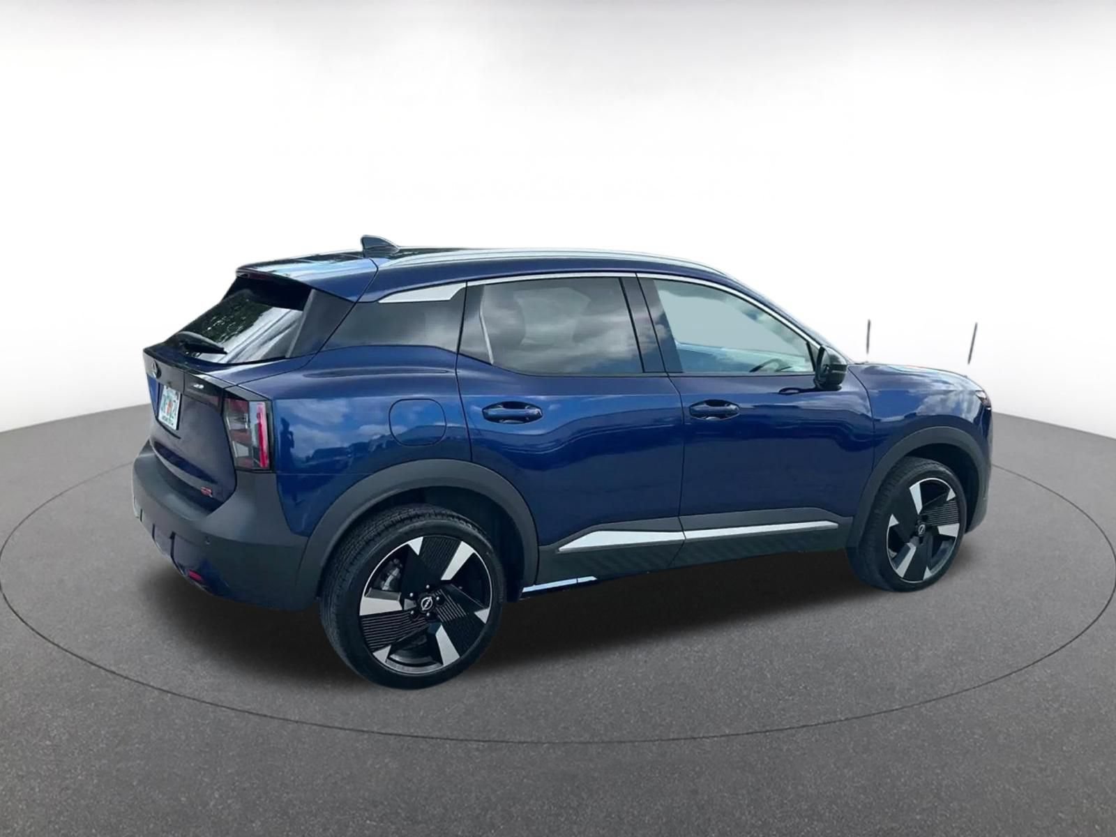 Used 2026 Nissan Kicks SR FWD image 11