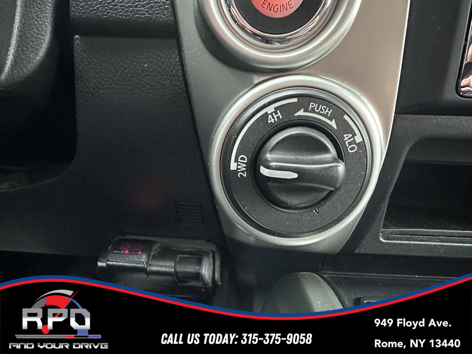 Used 2018 Nissan Titan SV w/ SV Convenience Package image 26