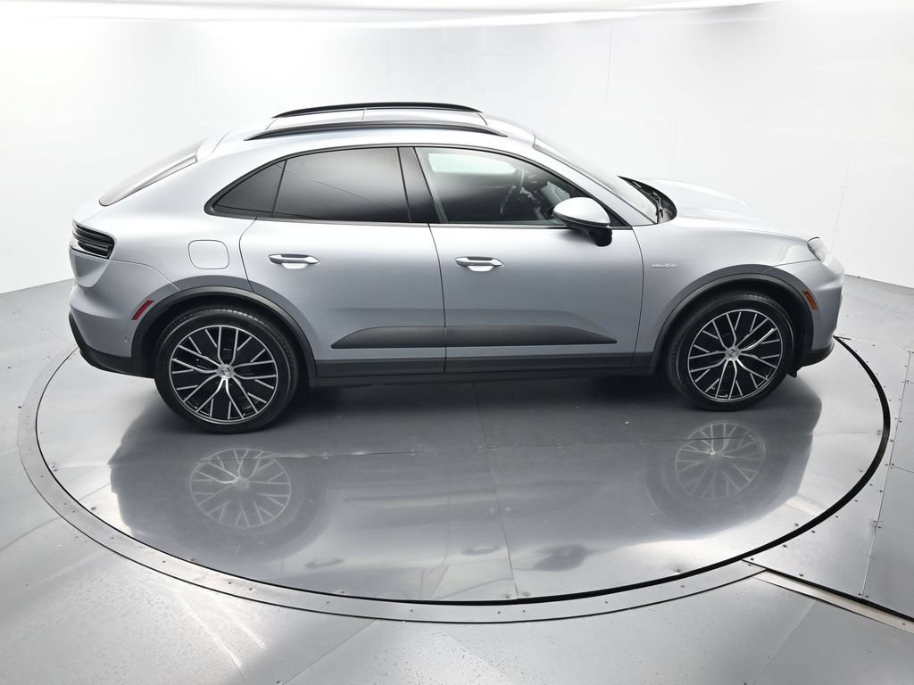 Certified 2025 Porsche Macan Electric RWD image 41