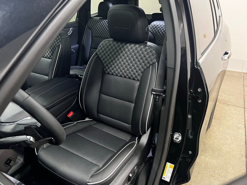 New 2026 GMC Acadia Denali w/ Super Cruise Package image 28