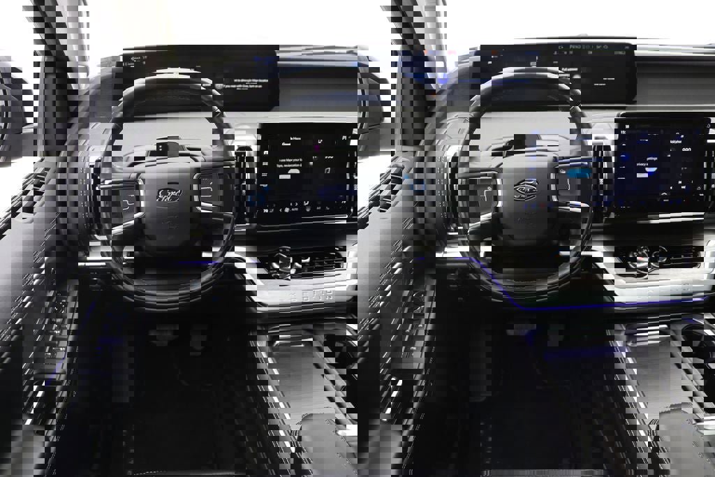 Used 2025 Ford Expedition Max Platinum w/ Driver's Package image 13