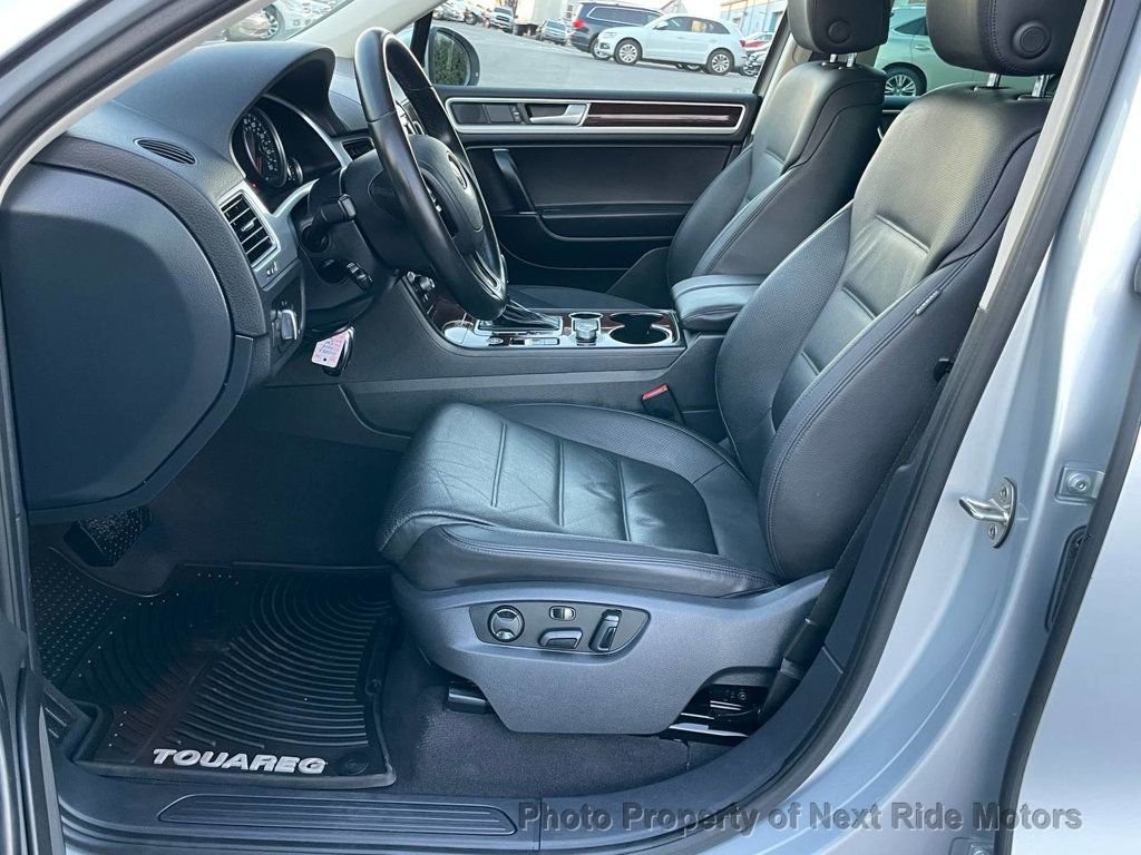 Used 2016 Volkswagen Touareg VR6 image 7
