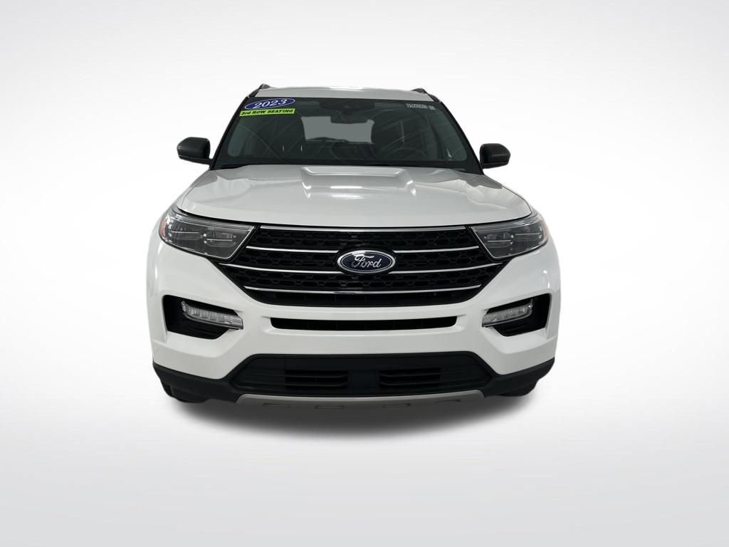 Used 2023 Ford Explorer XLT w/ Equipment Group 202A image 8
