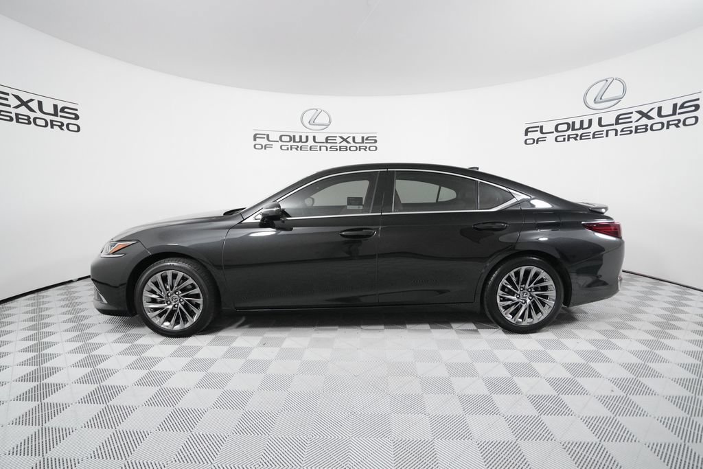 Certified 2024 Lexus ES 300h w/ Technology Package FWD image 4