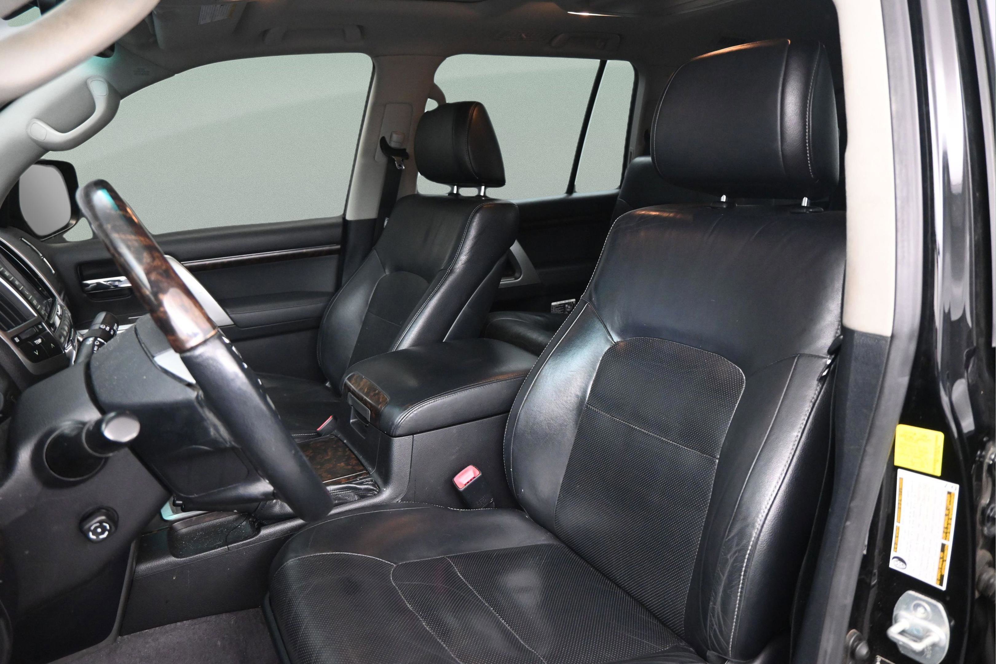 Used 2014 Toyota Land Cruiser AWD/4WD image 32