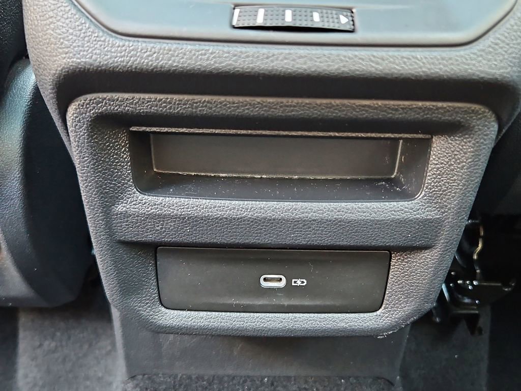 Used 2024 Volkswagen Taos SE image 30