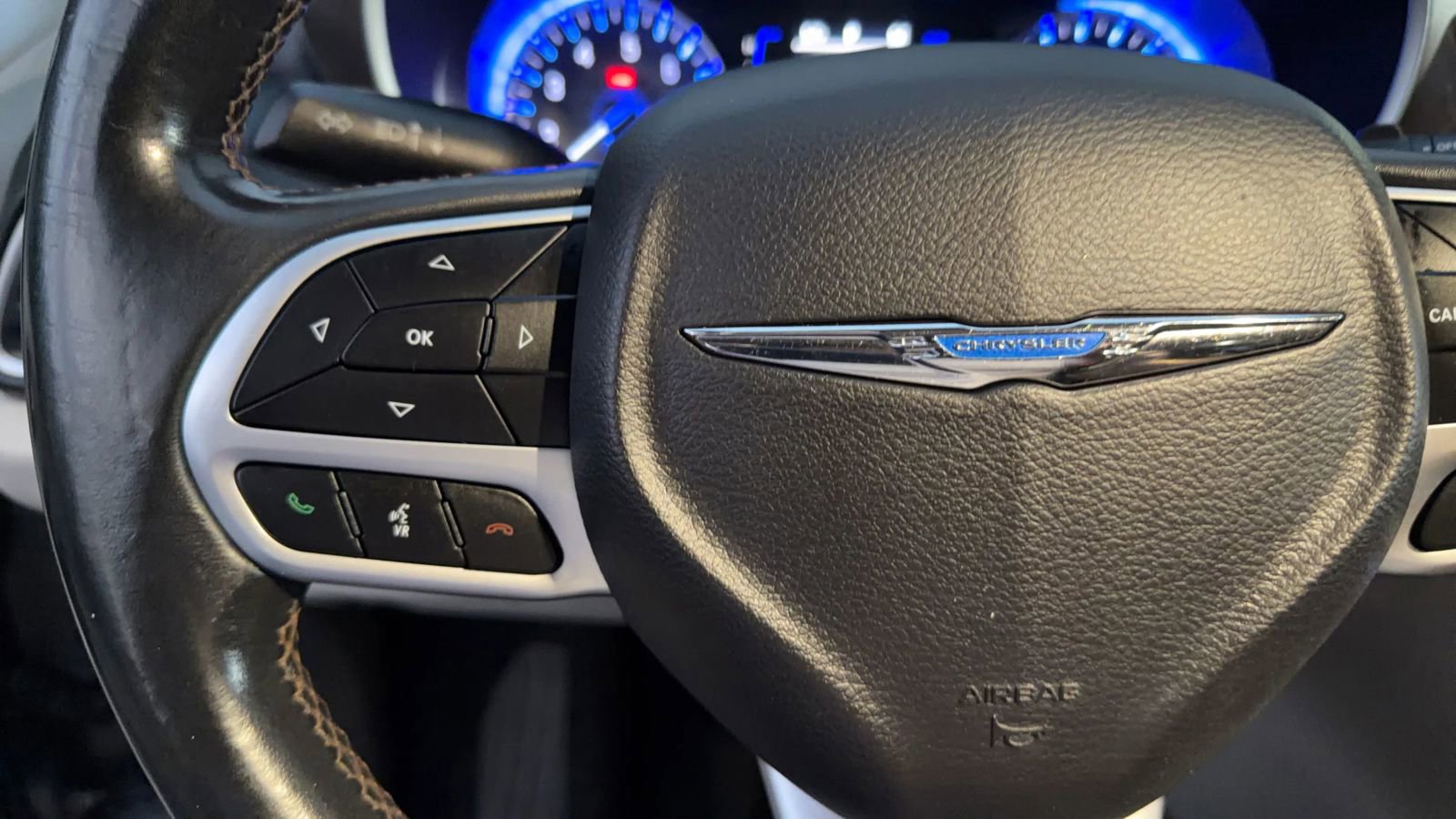 Used 2018 Chrysler Pacifica Touring-L image 22