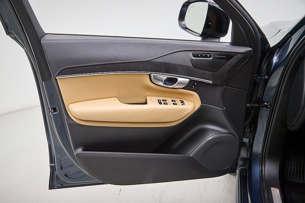 Certified 2023 Volvo XC90 T8 Ultimate w/ Protection Package Premier image 10