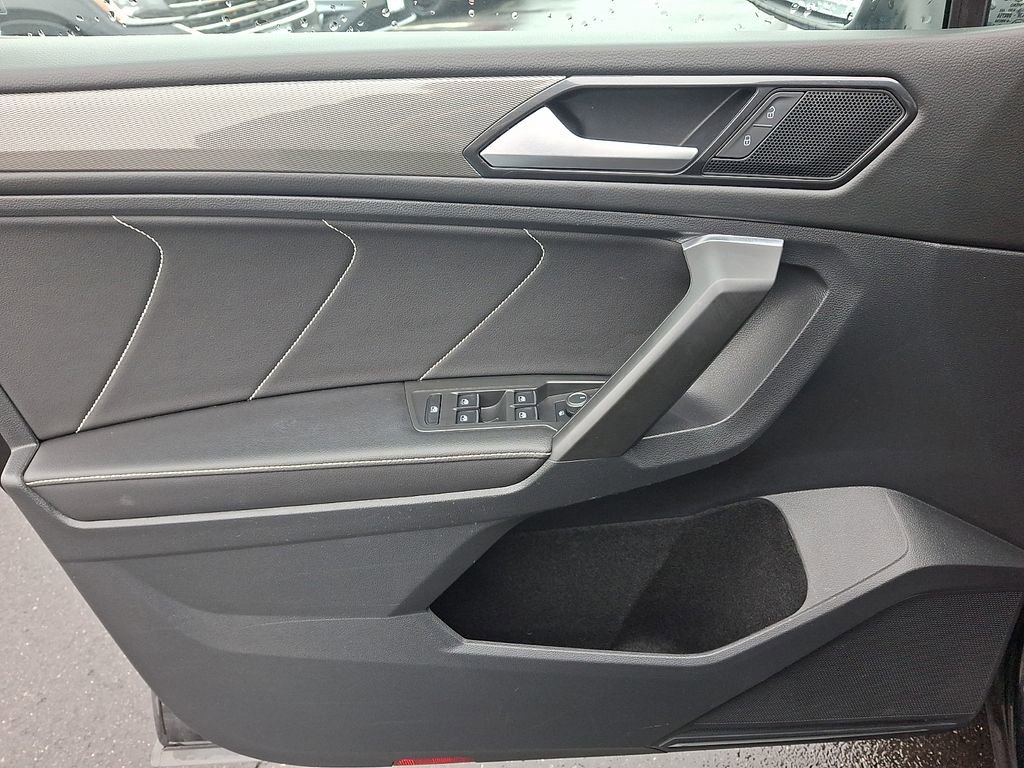 Certified 2022 Volkswagen Tiguan SE w/ Panoramic Sunroof Package image 12
