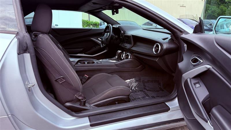 Used 2017 Chevrolet Camaro LT w/ RS Package image 10