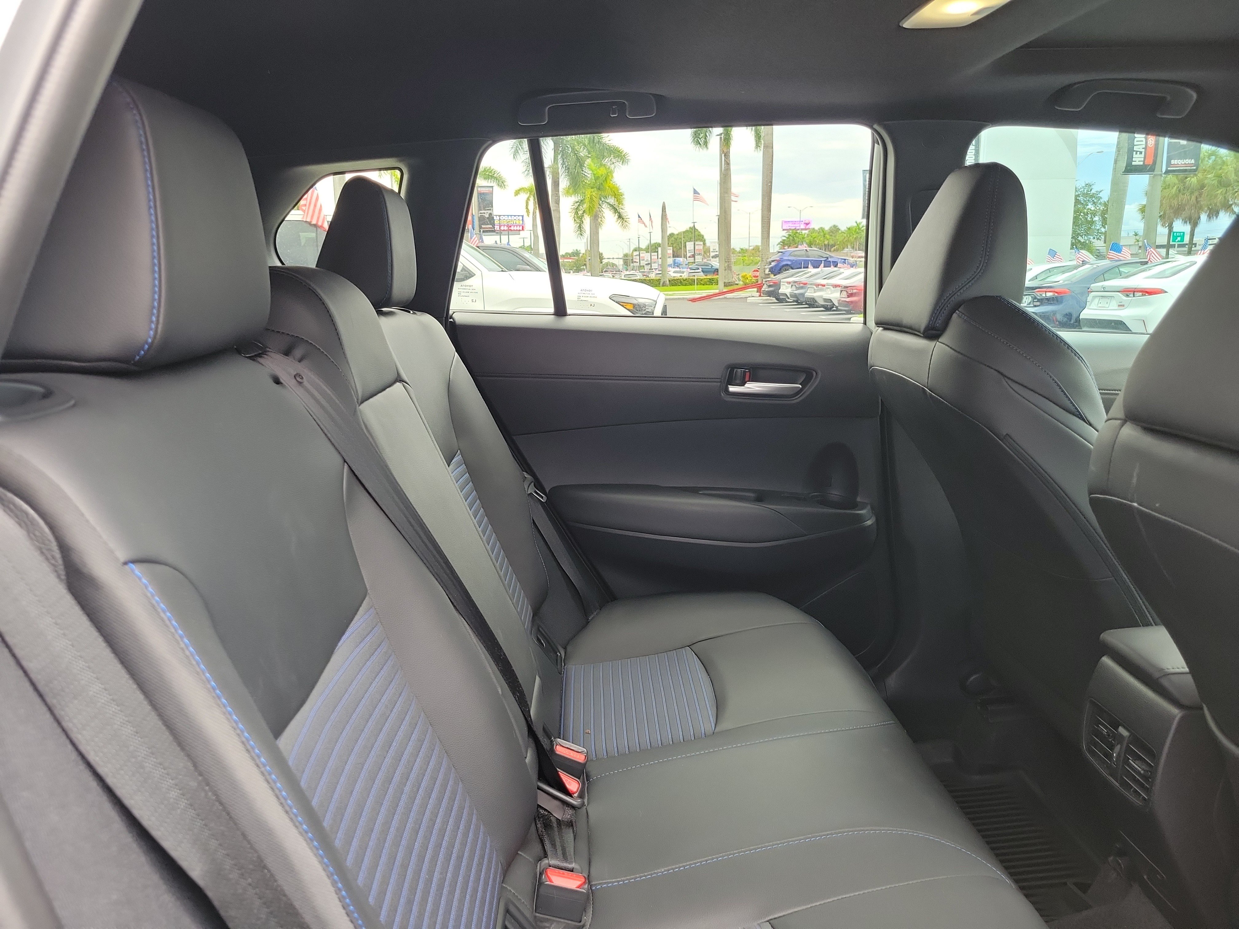 Used 2024 Toyota Corolla Cross AWD Hybrid w/ Convenience Package image 15