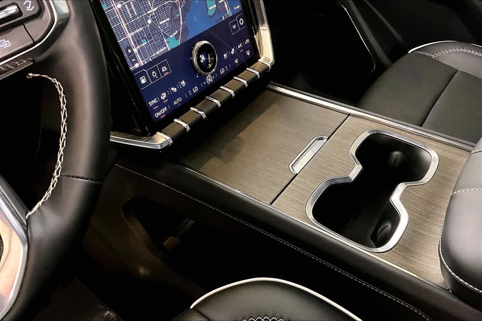 Used 2025 GMC Acadia Denali FWD image 16