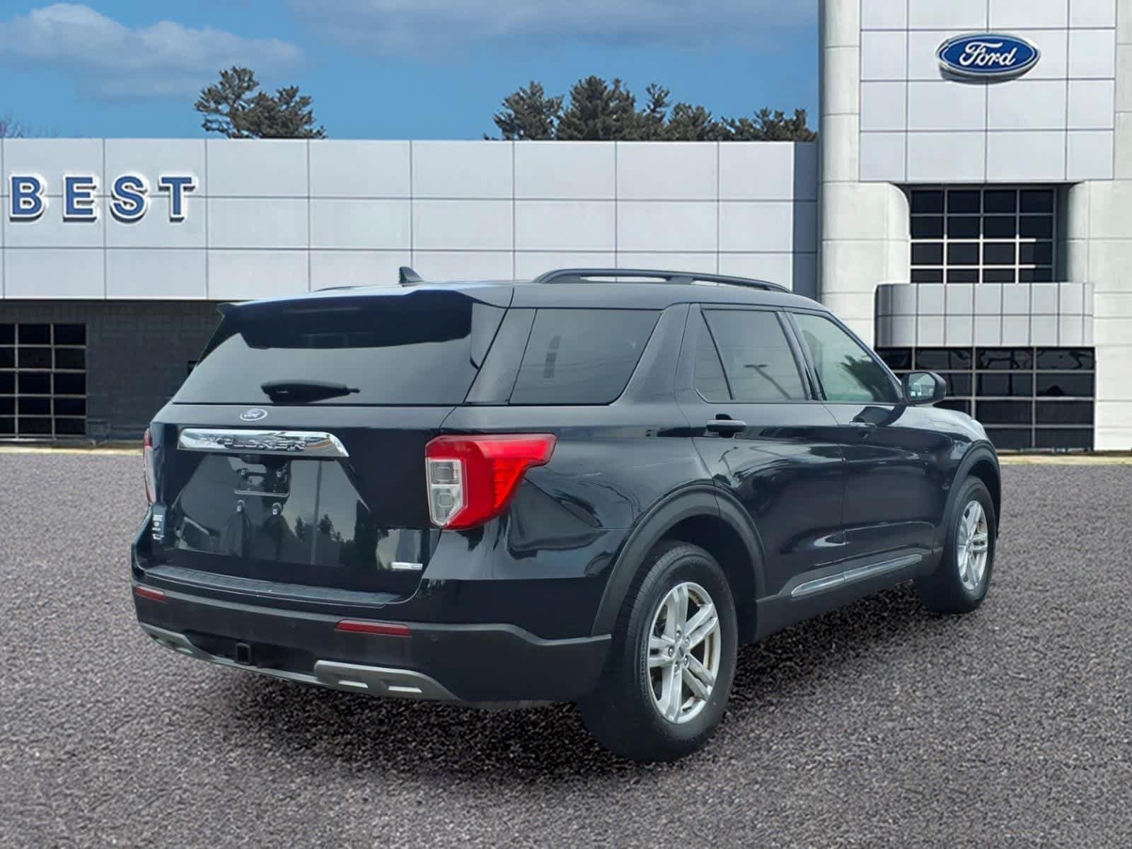 Used 2020 Ford Explorer XLT w/ Equipment Group 202A AWD/4WD image 8