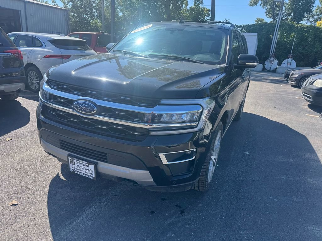 Used 2023 Ford Expedition Limited image 3