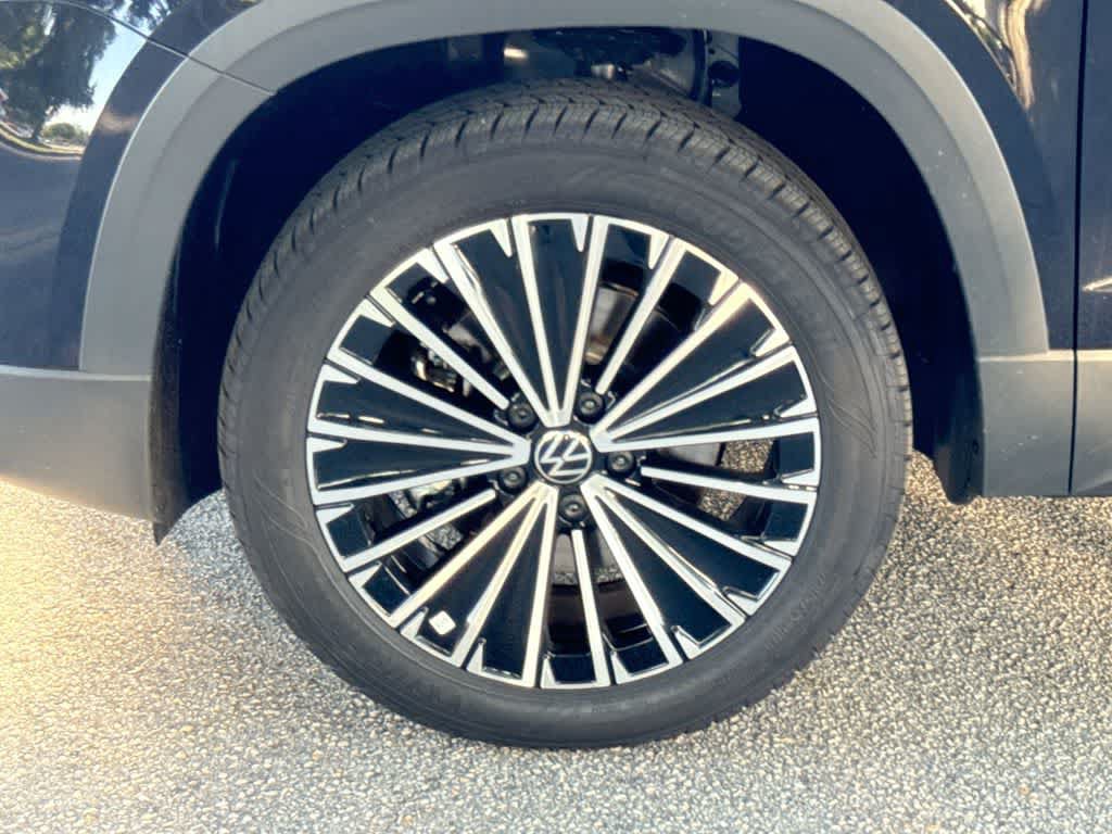 New 2026 Volkswagen Taos SE FWD image 11