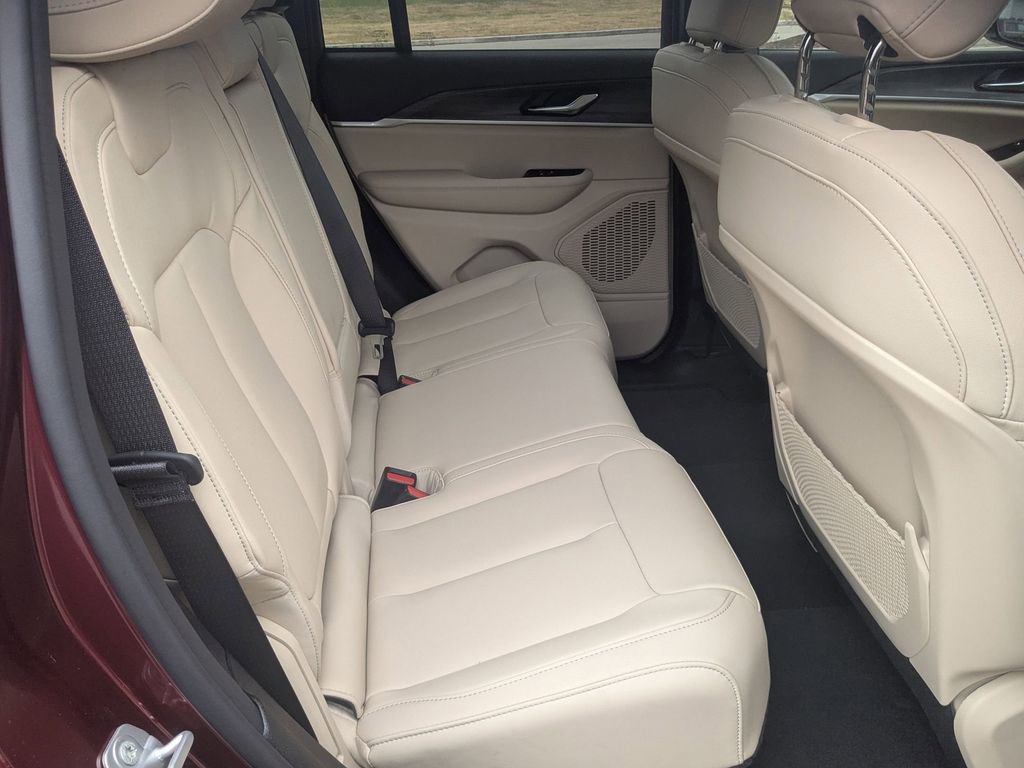 New 2025 Jeep Grand Cherokee Limited w/ Trailer Tow Package image 32