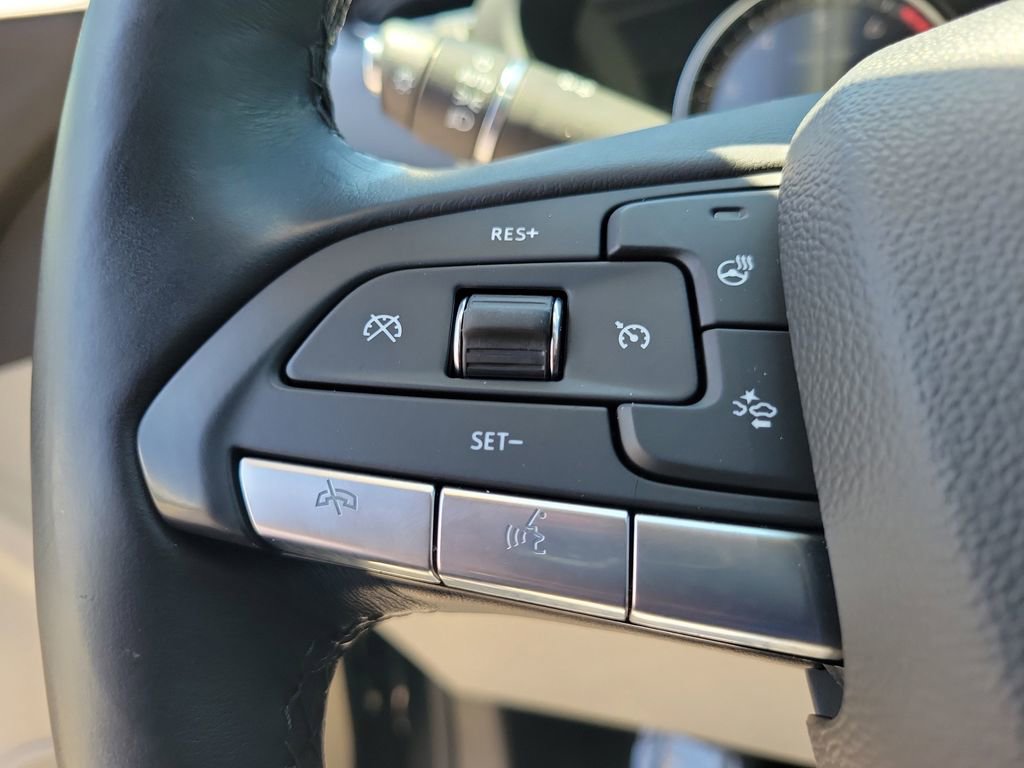 Used 2021 Cadillac XT4 Premium Luxury w/ Enhanced Visibility Package FWD image 24