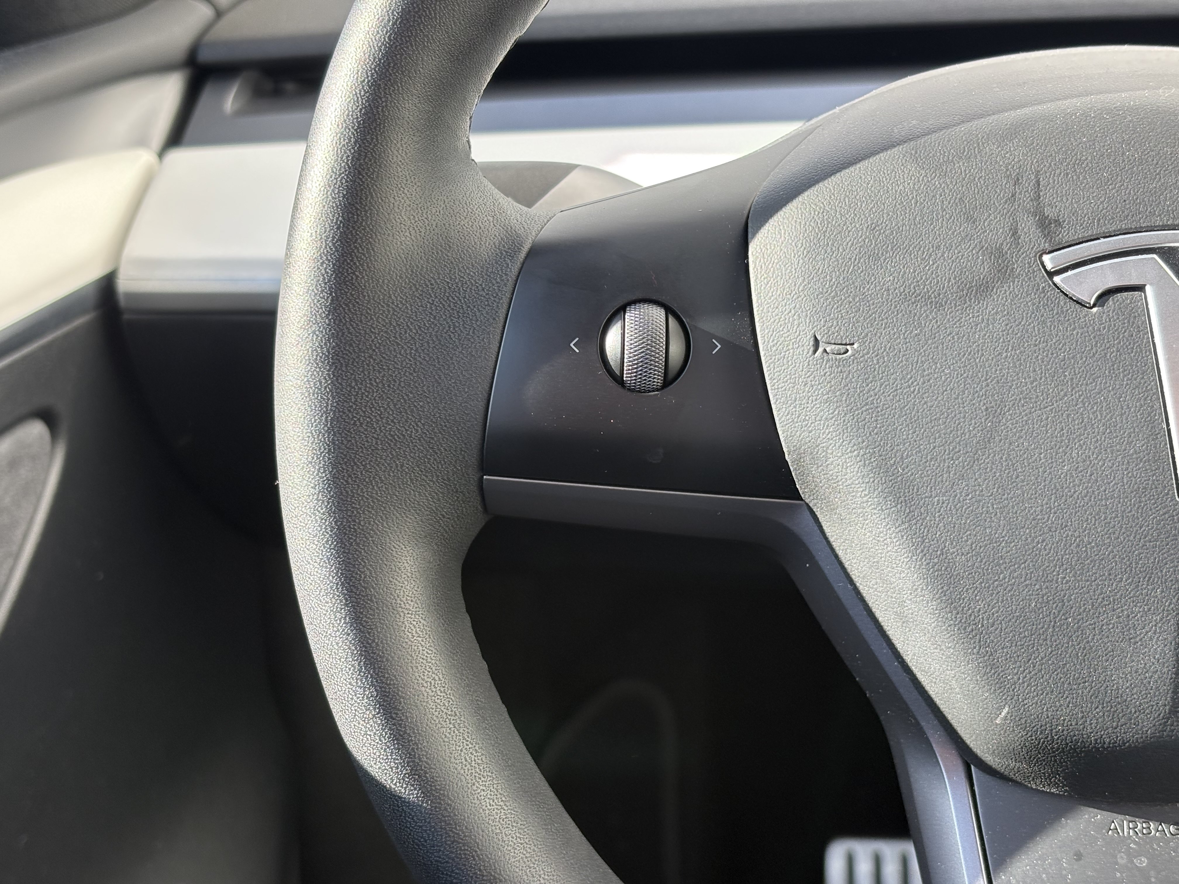 Used 2023 Tesla Model Y Performance AWD/4WD image 14